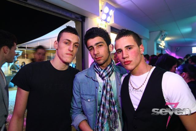 Cliquer pour voir l'image en taille réelle