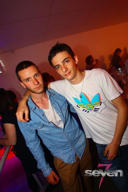 Cliquer pour voir l'image en taille réelle