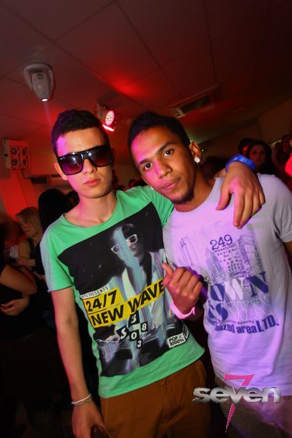 Cliquer pour voir l'image en taille réelle