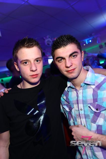 Cliquer pour voir l'image en taille réelle