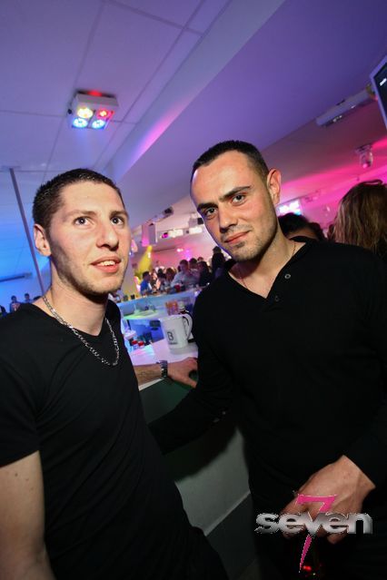 Cliquer pour voir l'image en taille réelle