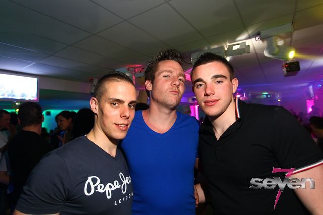 Cliquer pour voir l'image en taille réelle