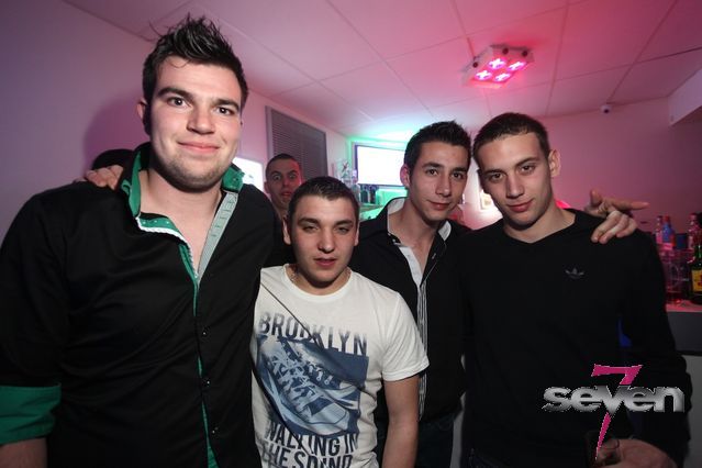 Cliquer pour voir l'image en taille réelle