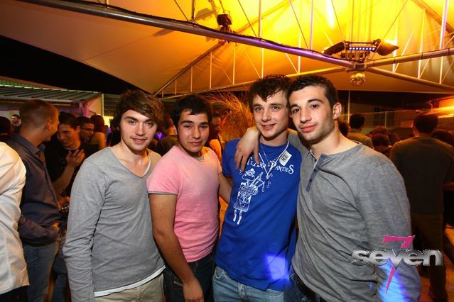 Cliquer pour voir l'image en taille réelle