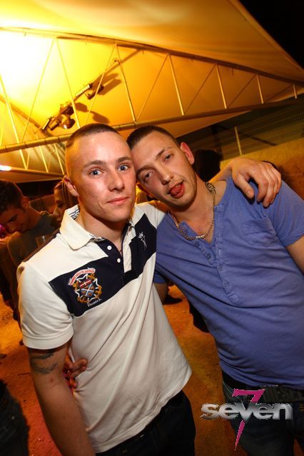 Cliquer pour voir l'image en taille réelle