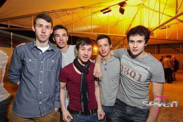 Cliquer pour voir l'image en taille réelle