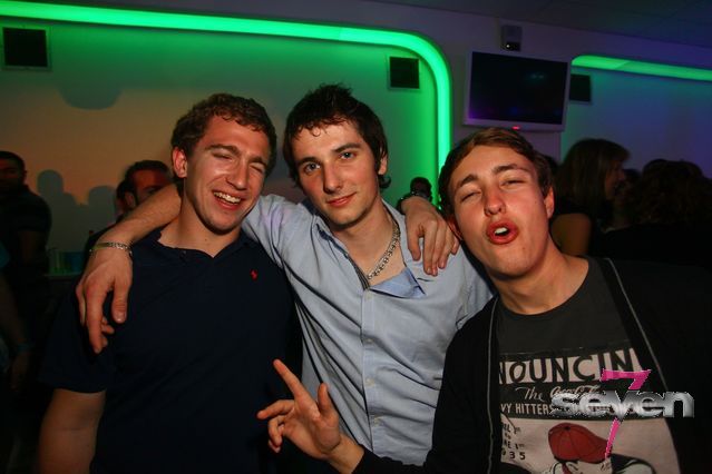 Cliquer pour voir l'image en taille réelle