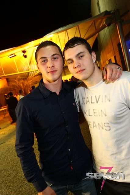 Cliquer pour voir l'image en taille réelle