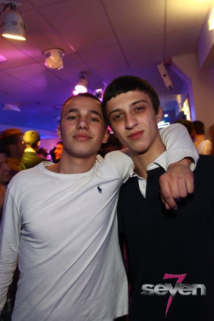 Cliquer pour voir l'image en taille réelle