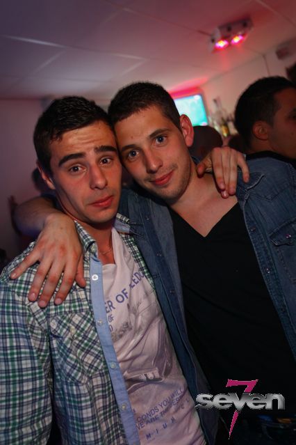 Cliquer pour voir l'image en taille réelle