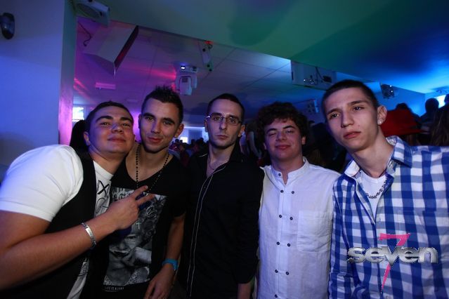 Cliquer pour voir l'image en taille réelle