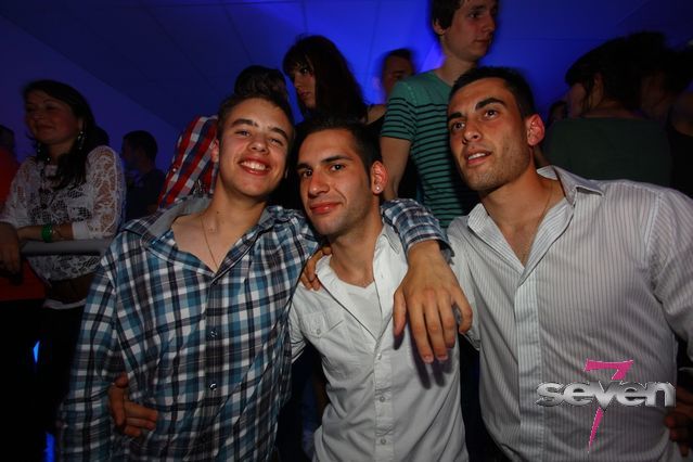 Cliquer pour voir l'image en taille réelle