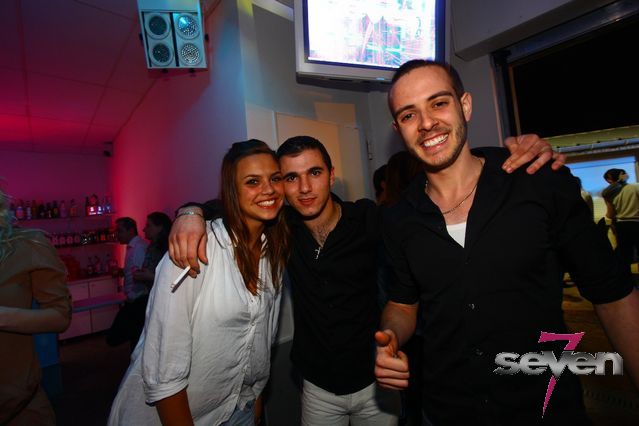 Cliquer pour voir l'image en taille réelle