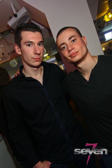 Cliquer pour voir l'image en taille réelle