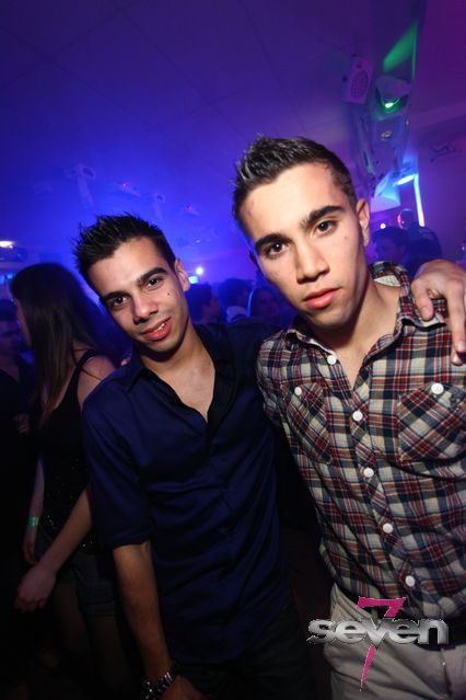 Cliquer pour voir l'image en taille réelle