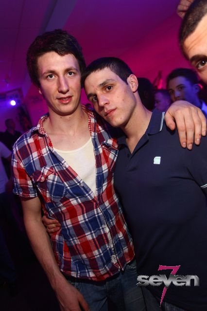 Cliquer pour voir l'image en taille réelle