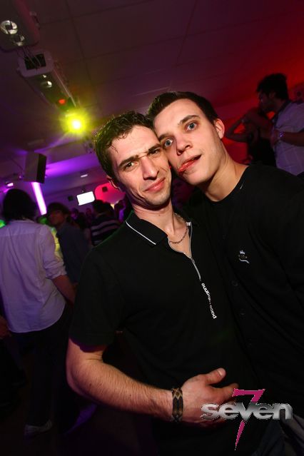 Cliquer pour voir l'image en taille réelle