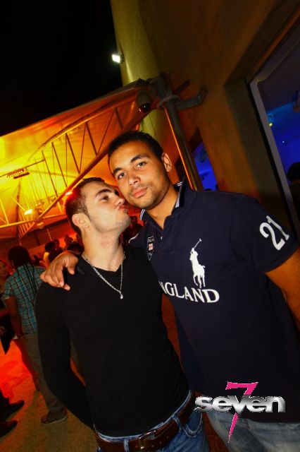 Cliquer pour voir l'image en taille réelle