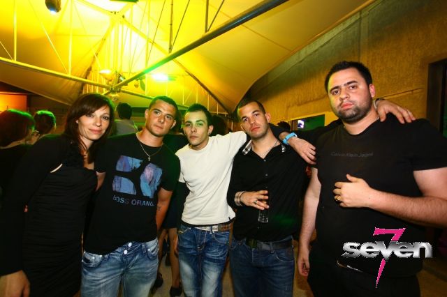 Cliquer pour voir l'image en taille réelle