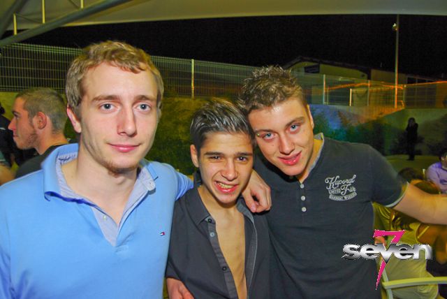 Cliquer pour voir l'image en taille réelle