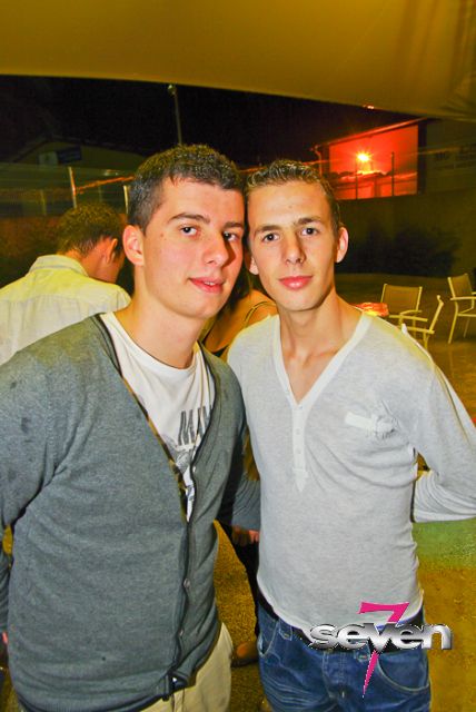 Cliquer pour voir l'image en taille réelle