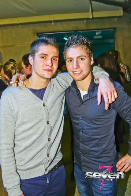 Cliquer pour voir l'image en taille réelle