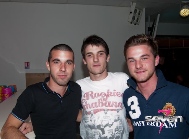 Cliquer pour voir l'image en taille réelle