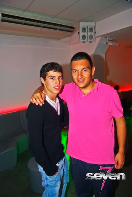 Cliquer pour voir l'image en taille réelle