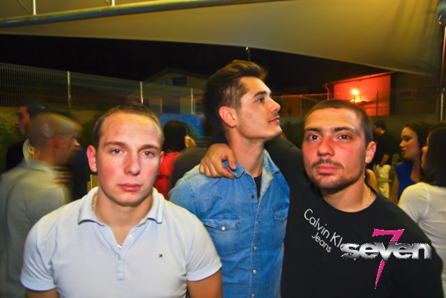 Cliquer pour voir l'image en taille réelle