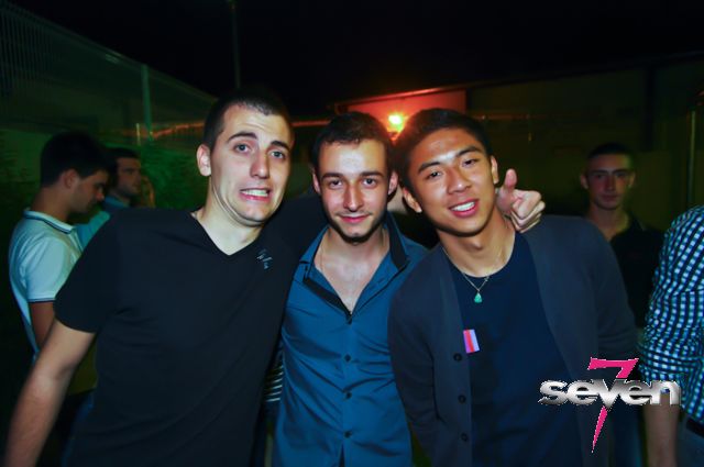 Cliquer pour voir l'image en taille réelle