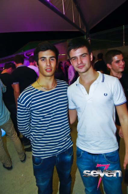 Cliquer pour voir l'image en taille réelle