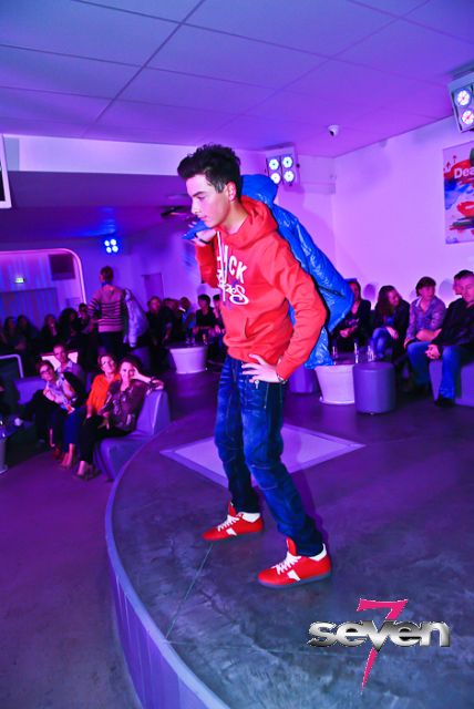 Cliquer pour voir l'image en taille réelle