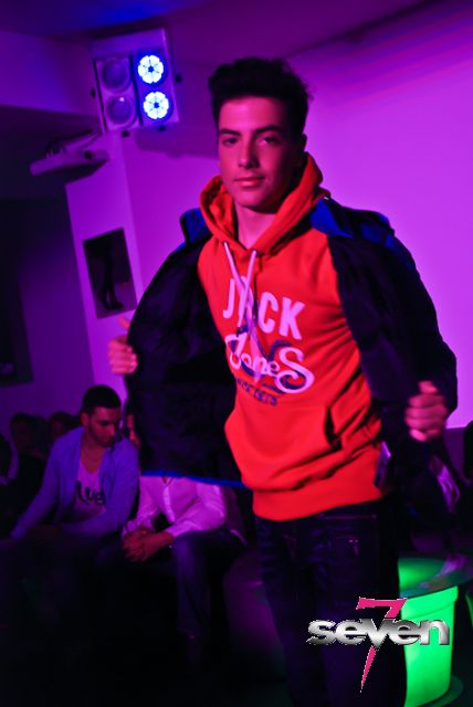 Cliquer pour voir l'image en taille réelle