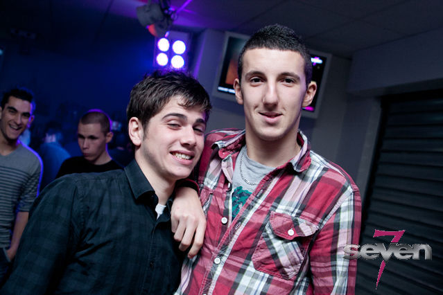 Cliquer pour voir l'image en taille réelle