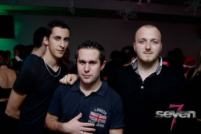 Cliquer pour voir l'image en taille réelle