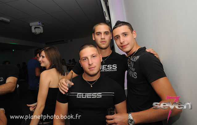 Cliquer pour voir l'image en taille réelle