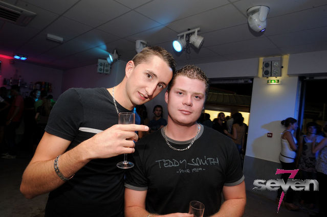 Cliquer pour voir l'image en taille réelle