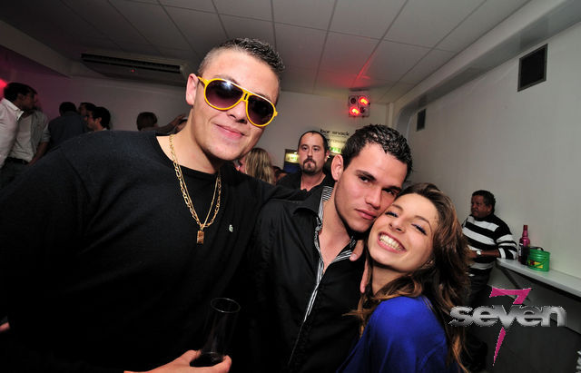 Cliquer pour voir l'image en taille réelle