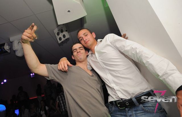 Cliquer pour voir l'image en taille réelle