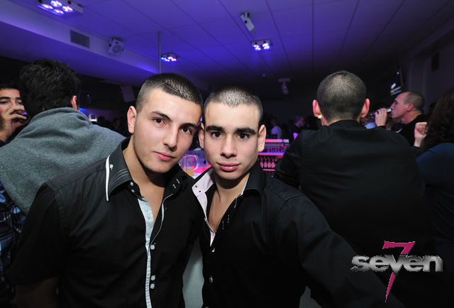 Cliquer pour voir l'image en taille réelle