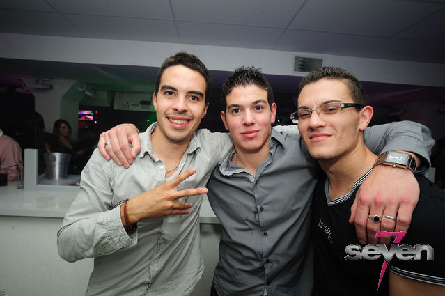 Cliquer pour voir l'image en taille réelle