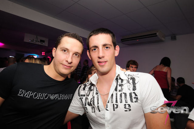 Cliquer pour voir l'image en taille réelle