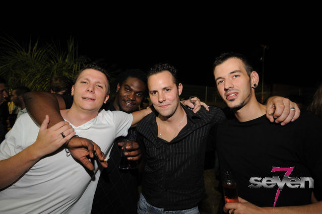 Cliquer pour voir l'image en taille réelle