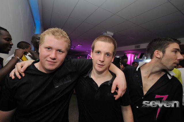 Cliquer pour voir l'image en taille réelle