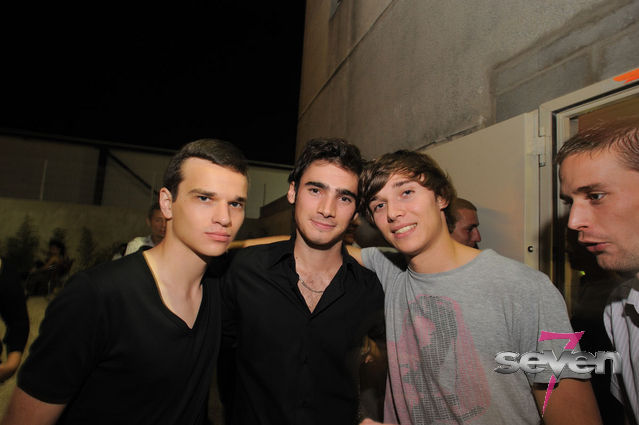 Cliquer pour voir l'image en taille réelle