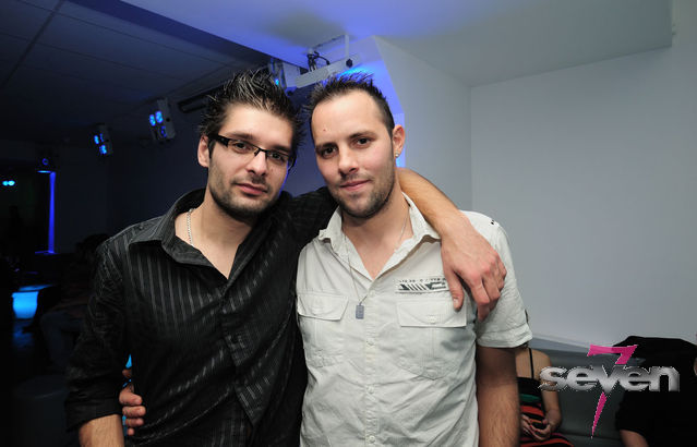 Cliquer pour voir l'image en taille réelle