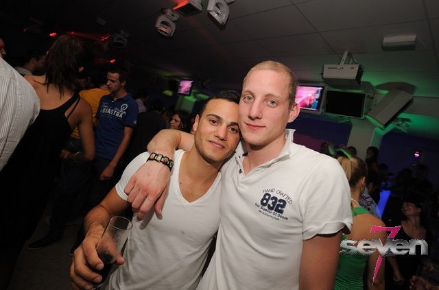 Cliquer pour voir l'image en taille réelle