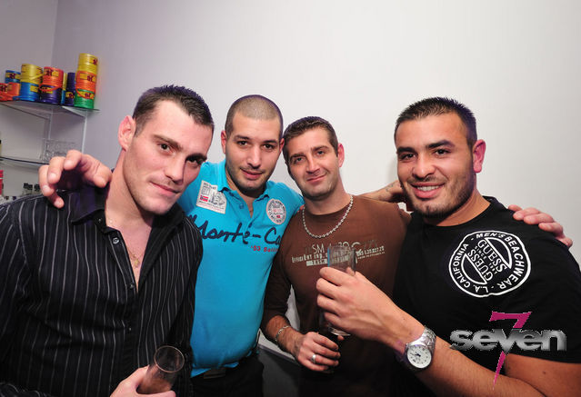 Cliquer pour voir l'image en taille réelle