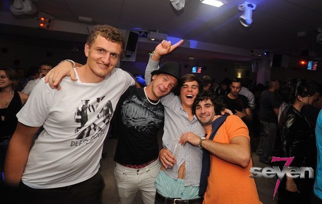 Cliquer pour voir l'image en taille réelle