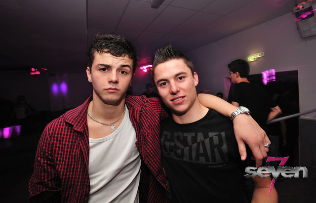 Cliquer pour voir l'image en taille réelle